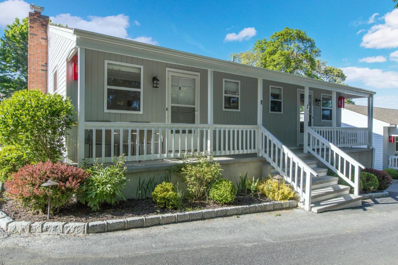 Colonial Shores Resort Hampton Bays Exterior photo