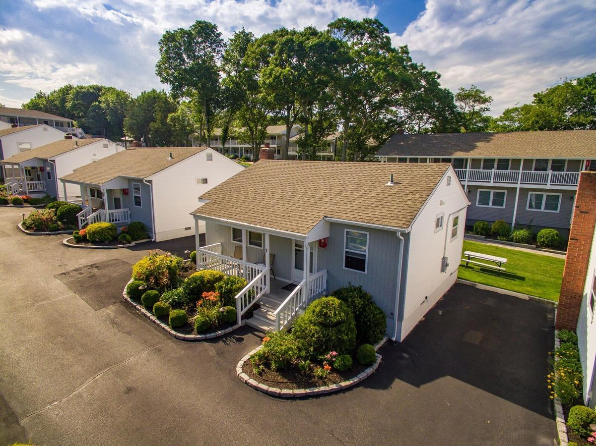 Colonial Shores Resort Hampton Bays Exterior photo